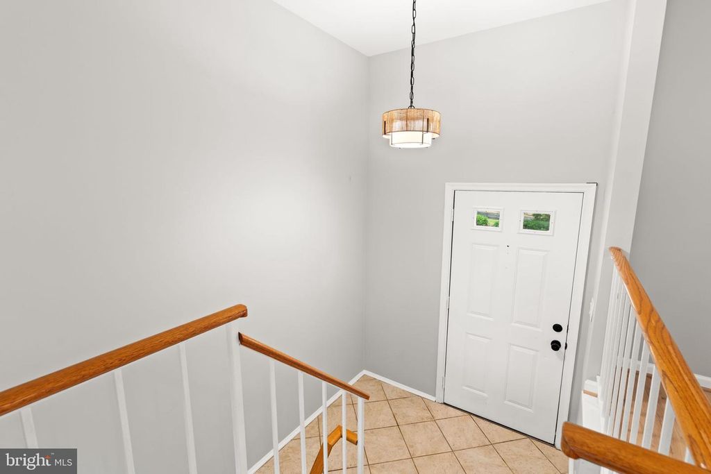 Image 5 of property listing at 405 AMBERFIELD LN, Gaithersburg, MD 20878