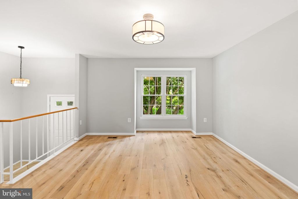 Image 9 of property listing at 405 AMBERFIELD LN, Gaithersburg, MD 20878