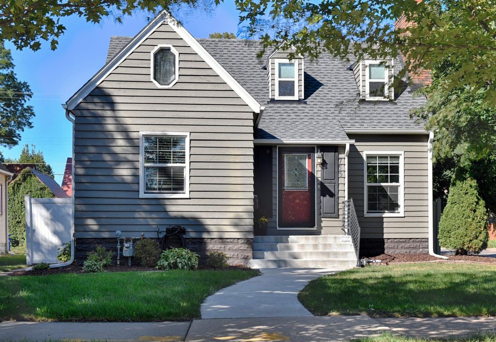 755 Cottage Avenue E, Saint Paul, MN 55106 — exterior