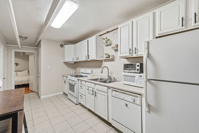 2443 W Lunt Avenue GE, Chicago, IL 60645