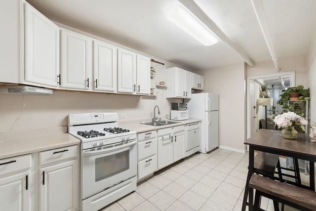2443 W Lunt Avenue GE, Chicago, IL 60645