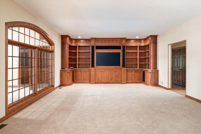 636 L Hauser ROAD, Onalaska, WI 54650