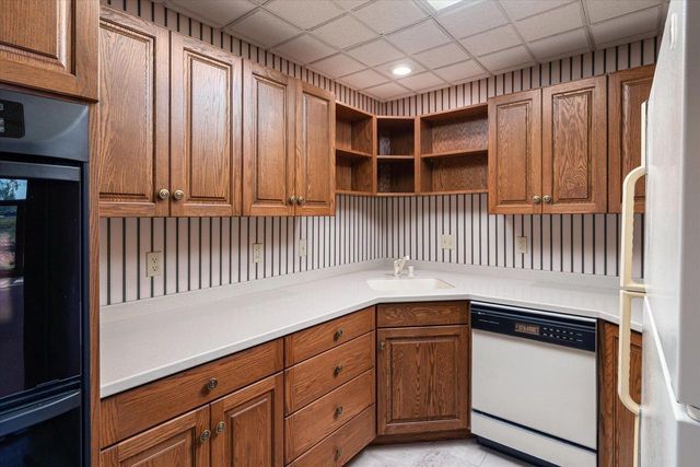 636 L Hauser ROAD, Onalaska, WI 54650