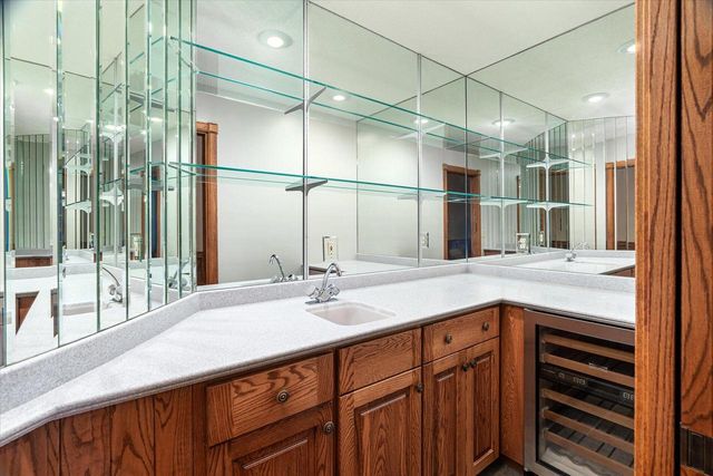 636 L Hauser ROAD, Onalaska, WI 54650