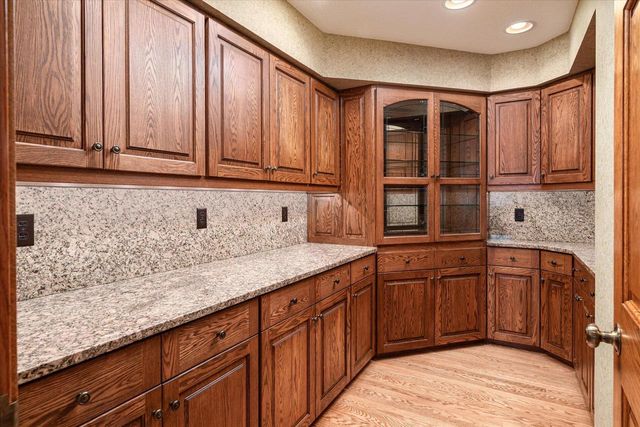 636 L Hauser ROAD, Onalaska, WI 54650