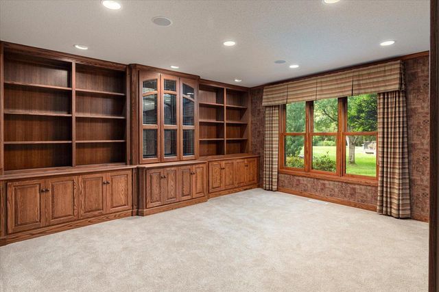 636 L Hauser ROAD, Onalaska, WI 54650