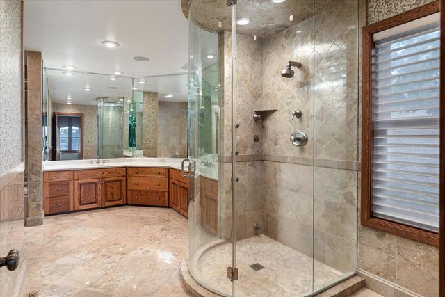 636 L Hauser ROAD, Onalaska, WI 54650