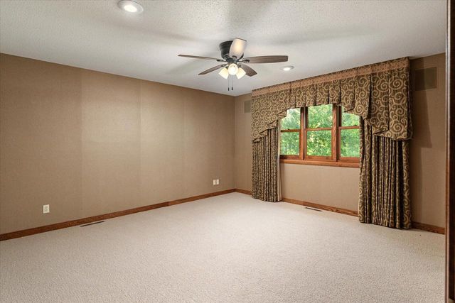 636 L Hauser ROAD, Onalaska, WI 54650