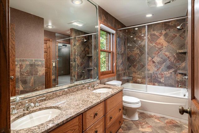 636 L Hauser ROAD, Onalaska, WI 54650