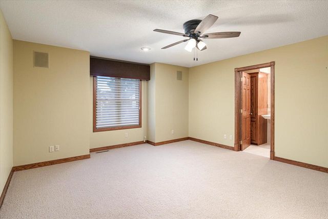 636 L Hauser ROAD, Onalaska, WI 54650