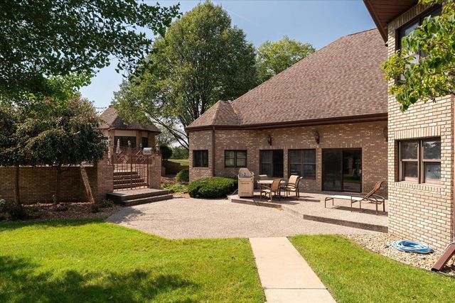 636 L Hauser ROAD, Onalaska, WI 54650