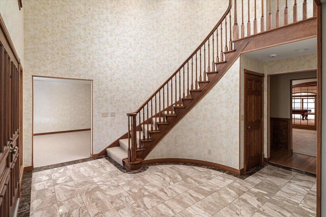 636 L Hauser ROAD, Onalaska, WI 54650