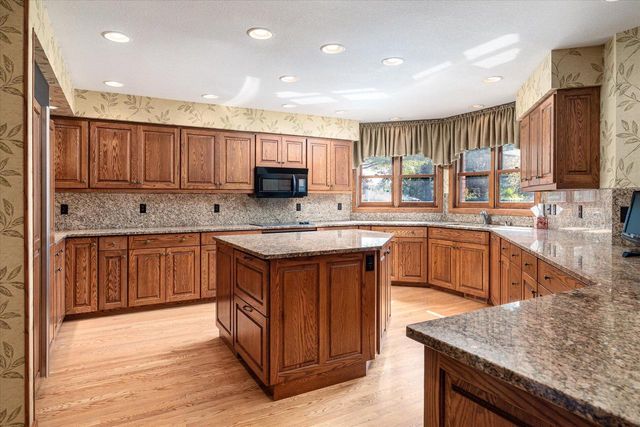 636 L Hauser ROAD, Onalaska, WI 54650