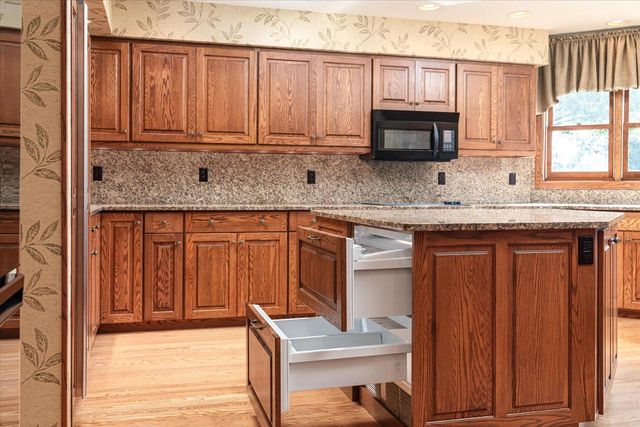 636 L Hauser ROAD, Onalaska, WI 54650