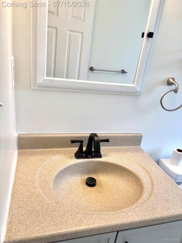 37711 Carson Street, Farmington Hills, MI 48331