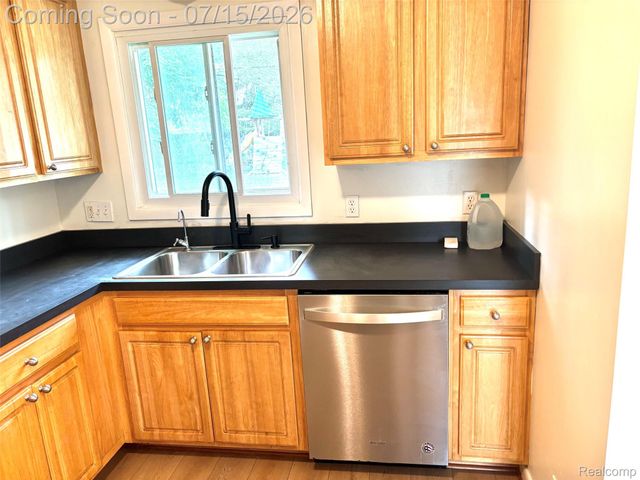 37711 Carson Street, Farmington Hills, MI 48331