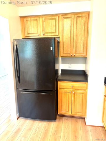 37711 Carson Street, Farmington Hills, MI 48331