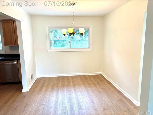 37711 Carson Street, Farmington Hills, MI 48331