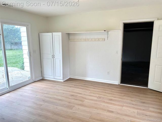 37711 Carson Street, Farmington Hills, MI 48331