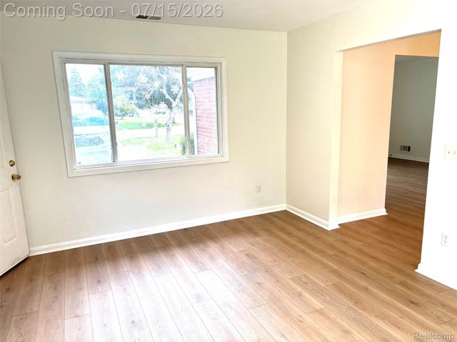37711 Carson Street, Farmington Hills, MI 48331
