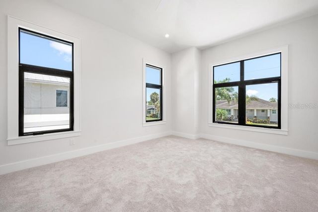 527 VENICE LANE, Sarasota, FL 34242