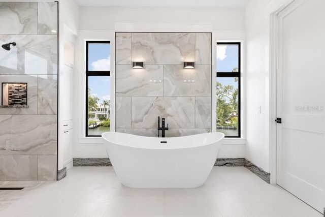 527 VENICE LANE, Sarasota, FL 34242