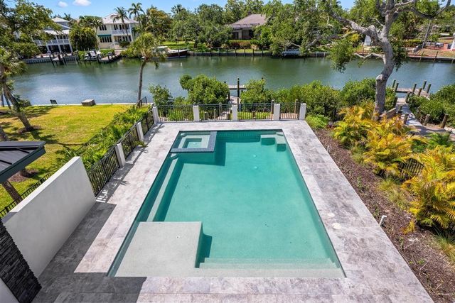527 VENICE LANE, Sarasota, FL 34242