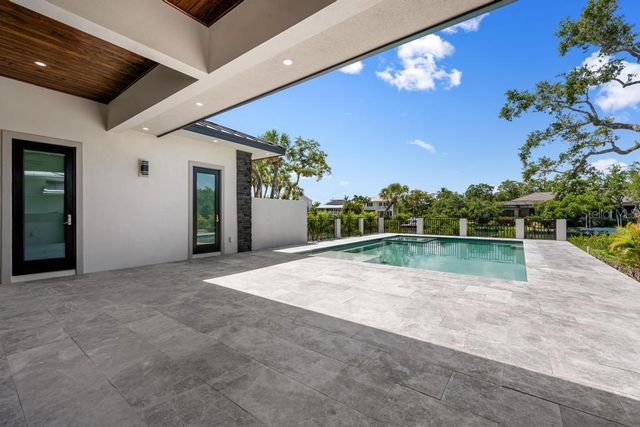 527 VENICE LANE, Sarasota, FL 34242