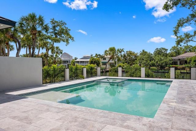 527 VENICE LANE, Sarasota, FL 34242