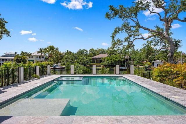 527 VENICE LANE, Sarasota, FL 34242