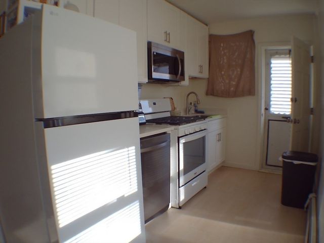 6 Coffin Avenue Ct, New Bedford, MA 02746