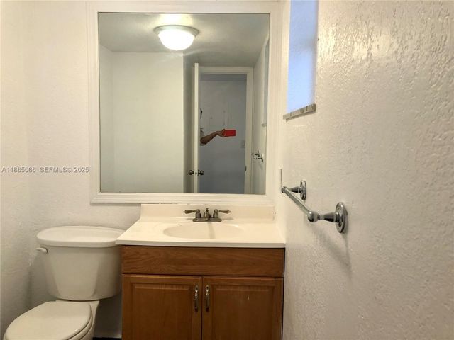 8121 SW 24th Court 304, Davie, FL 33324