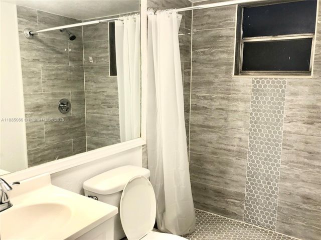 8121 SW 24th Court 304, Davie, FL 33324