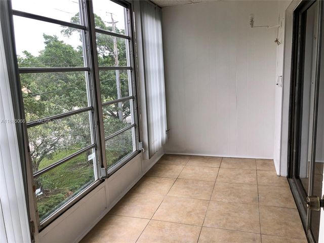 8121 SW 24th Court 304, Davie, FL 33324