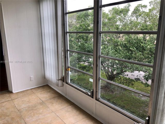 8121 SW 24th Court 304, Davie, FL 33324
