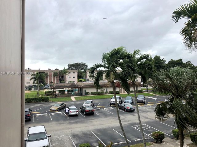 8121 SW 24th Court 304, Davie, FL 33324