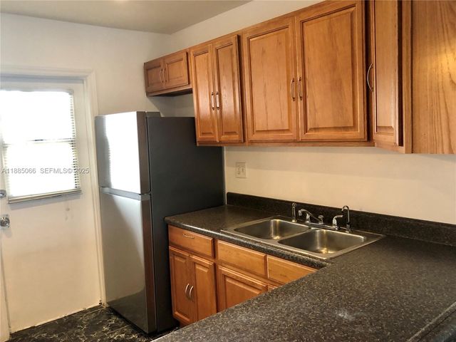 8121 SW 24th Court 304, Davie, FL 33324