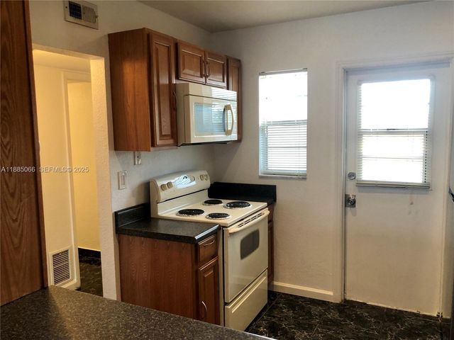 8121 SW 24th Court 304, Davie, FL 33324