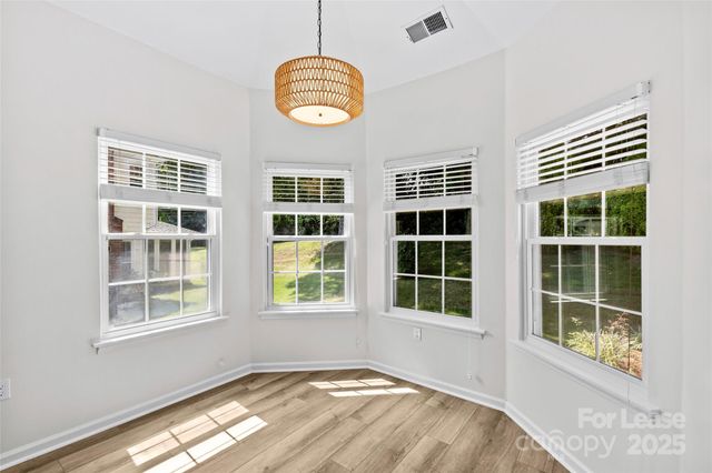 127 Lakewood Circle Drive, Mooresville, NC 28117