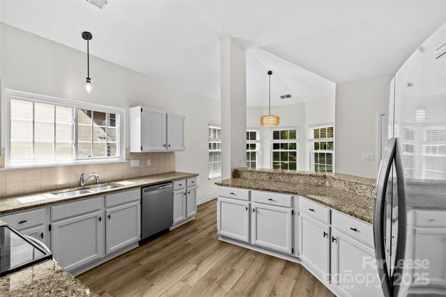 127 Lakewood Circle Drive, Mooresville, NC 28117