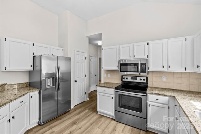 127 Lakewood Circle Drive, Mooresville, NC 28117