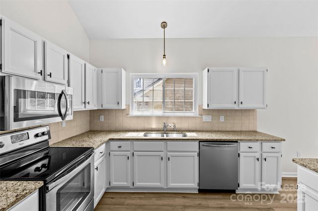 127 Lakewood Circle Drive, Mooresville, NC 28117