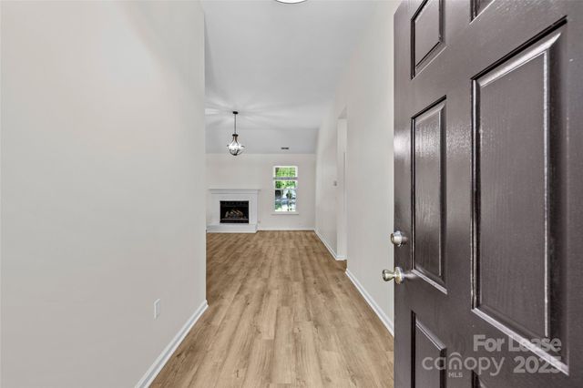 127 Lakewood Circle Drive, Mooresville, NC 28117