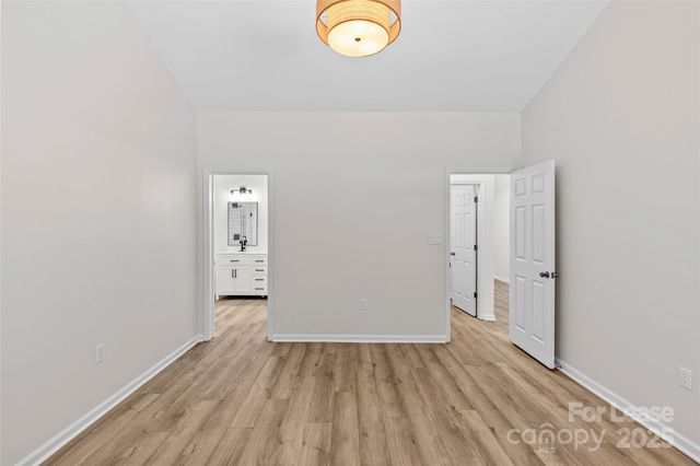 127 Lakewood Circle Drive, Mooresville, NC 28117