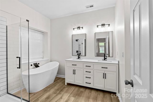 127 Lakewood Circle Drive, Mooresville, NC 28117