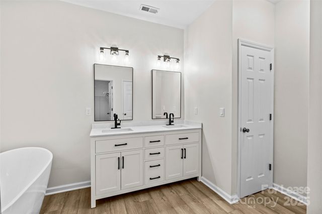 127 Lakewood Circle Drive, Mooresville, NC 28117