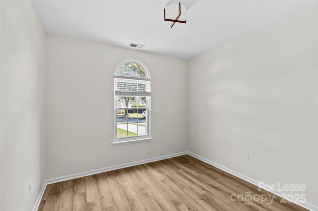 127 Lakewood Circle Drive, Mooresville, NC 28117