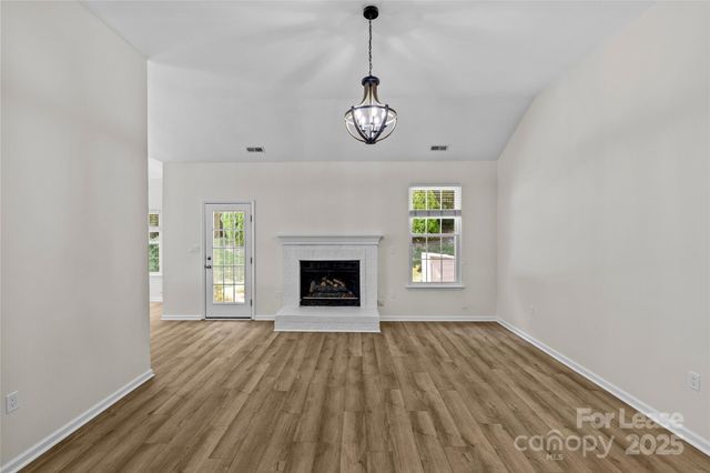 127 Lakewood Circle Drive, Mooresville, NC 28117