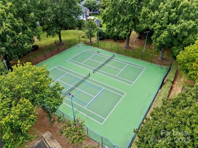 127 Lakewood Circle Drive, Mooresville, NC 28117