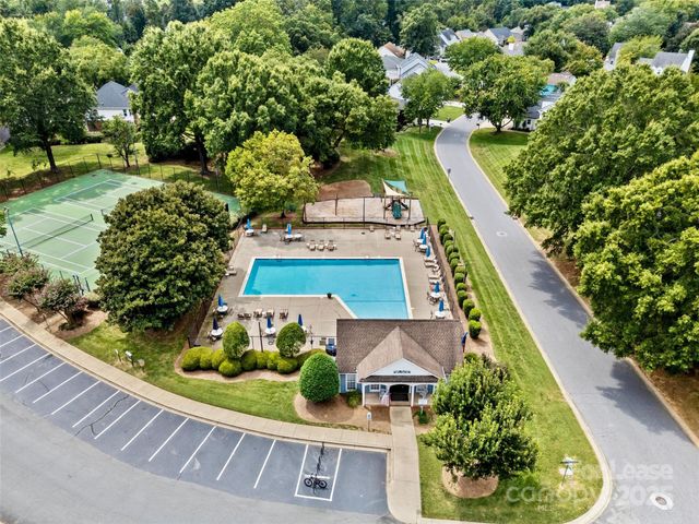 127 Lakewood Circle Drive, Mooresville, NC 28117
